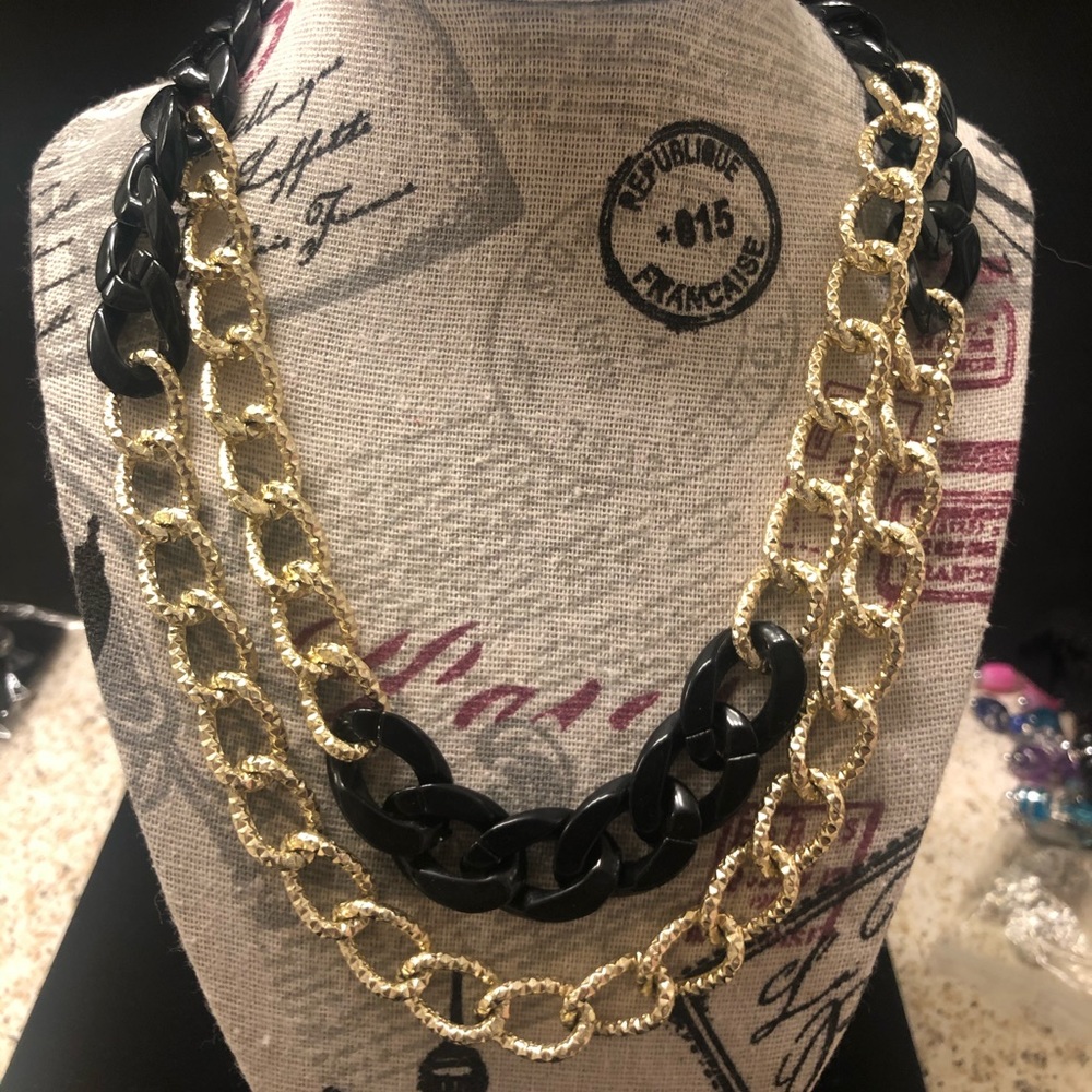 NWT black and Gold necklace